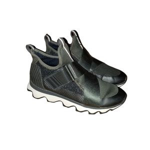 Sorel Kinetic Sneakers strapped closure size 7.5
